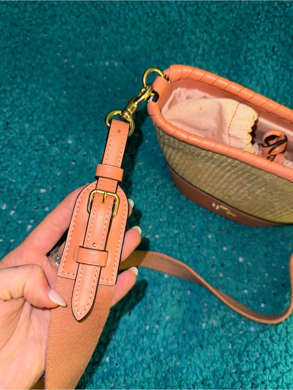 Coach woven straw bucket bag light coral leather - Picture 10 of 11